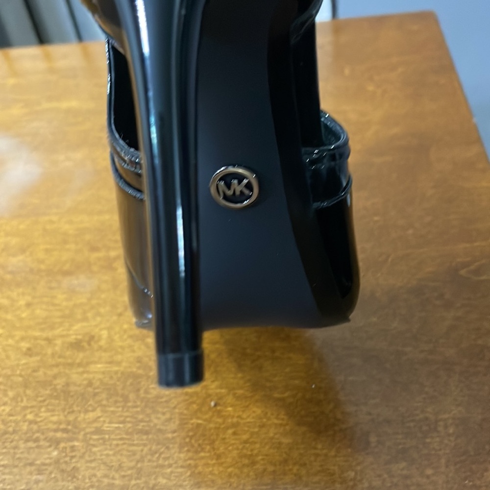 Shoes - Picture 5 of 5